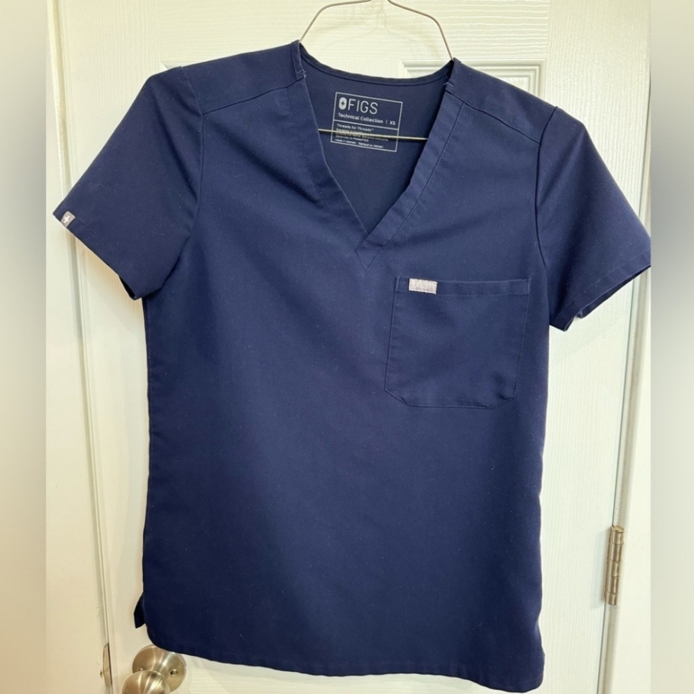 FIGS SCRUB TOP